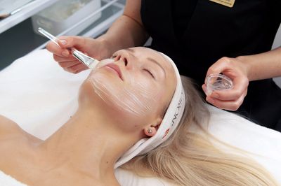 Drėkinanti veido procedūra